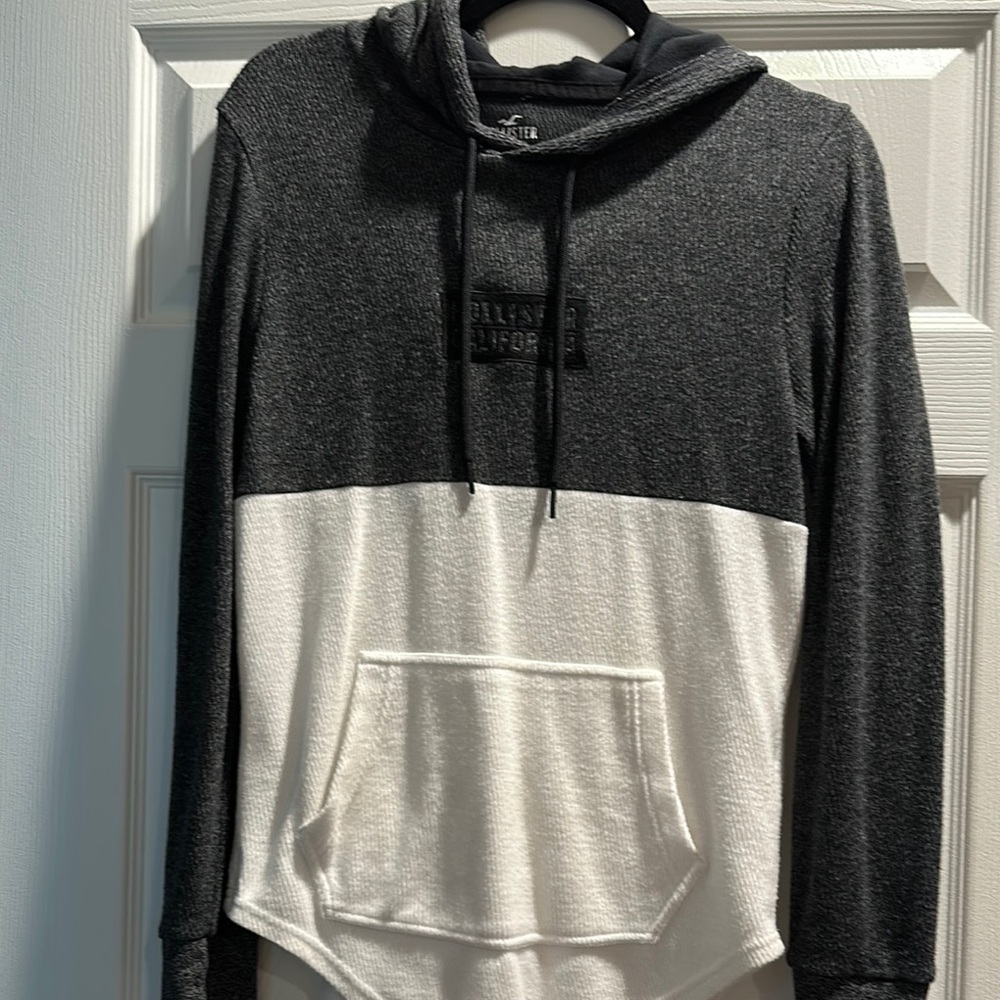 Hollister Charcoal and White Pullover Sweater